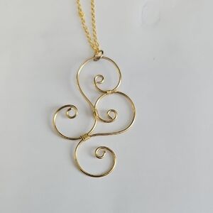 Elegant Gold Swirl Pendant Necklace